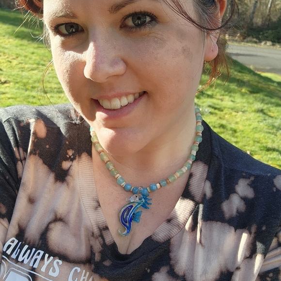 🐚🌊 Lampwork Seahorse with aquamarine & shells necklace - Picture 10 of 13